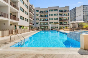 Waves - Comfortable 1BR Getaway in JVC With Park Views